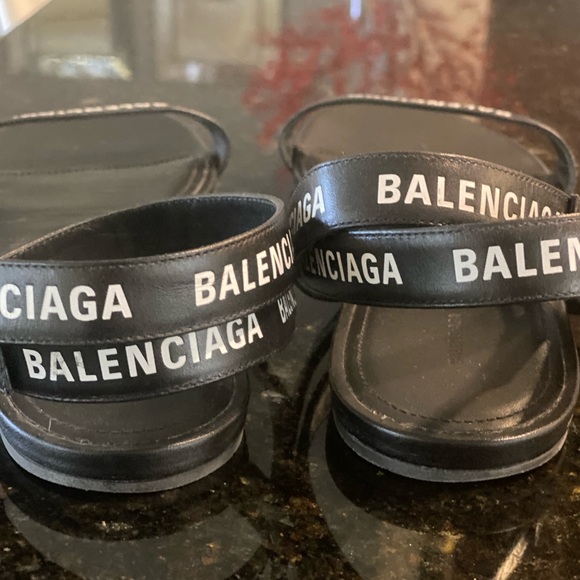 Balenciaga Round Black/White Leather Sandals - Picture 7 of 7